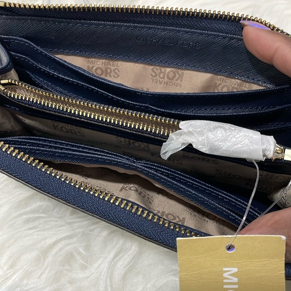 Michael Kors Jet Set Wallet - Picture 5 of 6